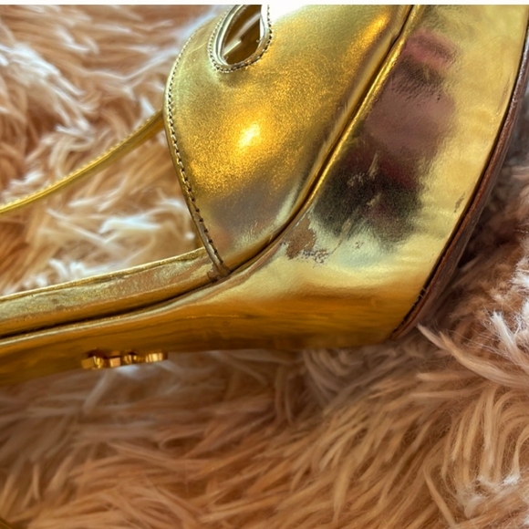 PRADA ✨ | Metallic Gold Leather T Strap Platform Sandals Size 42 | 11 Women’s US - Picture 3 of 12